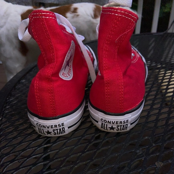 Red Allstar Converse - Picture 4 of 7